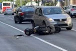 SUDAR U CENTRU BEOGRADA! Motociklista oboren kod Trga Nikole Pašića, stvaraju se gužve! (VIDEO)