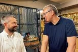 "PROBAO SAM JEDNU STARIJU I OD MENE!" vučić obišao destileriju kod Rače: "Šljiva nas je u teškim vremenima i hranila i čuvala!" (VIDEO)