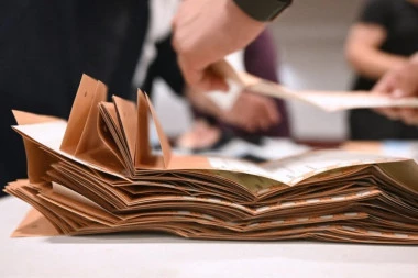 MENJAJU STAV KADA IM IDE U PRILOG: Opozicioni analitičar srušio laž o "uvezenim biračima" (VIDEO)