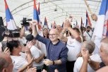 Miloš Vučević dočekao građane koji su pešačili iz Bačke Palanke do Futoga