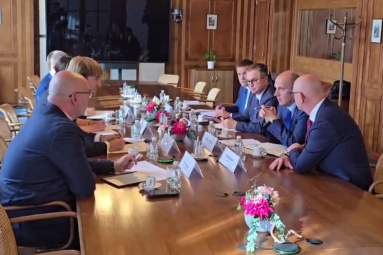 DOGOVOREN ODLAZAK NAŠIH MLADIH LEKARA NA USAVRŠAVANJE! Ministar Lončar u dvodnevnoj poseti Češkoj! (VIDEO)
