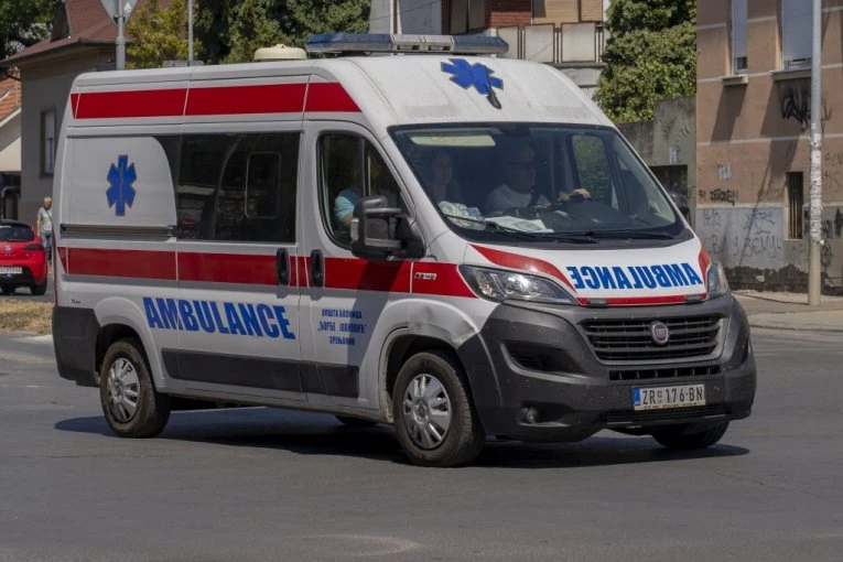 UŽAS U BATAJNICI! Čovek pao sa velike visine - zadobio teške povrede!