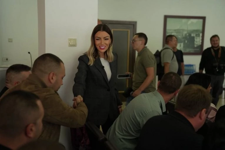 "SRBIJA MORA DA IDE NAPRED - RADOM, REDOM I REZLTATIMA!" Adrijana Mesarović sa narodom Borskog i Zaječarskog okruga: DOSTA JE BLOKADA, NASILJA I HAOSA! (FOTO)