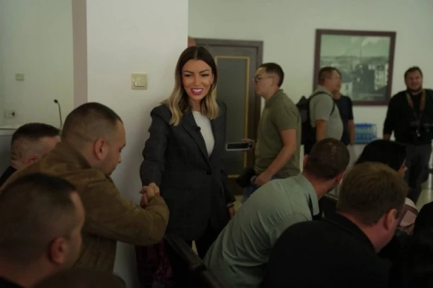 "SRBIJA MORA DA IDE NAPRED - RADOM, REDOM I REZLTATIMA!" Adrijana Mesarović sa narodom Borskog i Zaječarskog okruga: DOSTA JE BLOKADA, NASILJA I HAOSA! (FOTO)