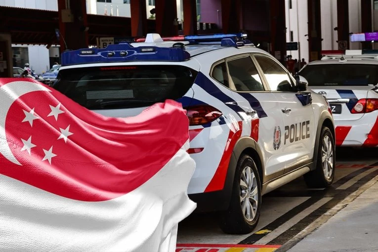 Singapur uvodi kazne za podizanje nogu na sedište u autobusu i slušanje glasne muzike