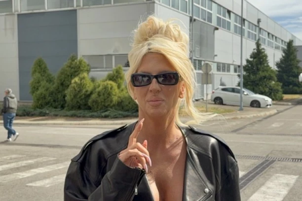 OPROSTILA SAM FUTI, ALI... Zbog ovoga se Karleuša nije pojavila na pomenu Marine Tucaković - URNISALA Srbe koji se stide Šabačakog vašara! (VIDEO)