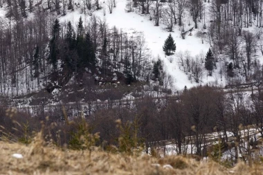 ZABELEO SE I KOPANIK! Padaju krupne pahulje kao usred zime, temperatura svega 1 stepen (VIDEO)