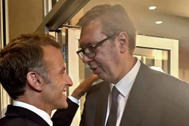 "KADA NALETITE NA PRIJATELJA..." Vučić se u Njujorku sreo sa Makronom: "Neki od najboljih sastanaka dese se slučajno!" (FOTO)