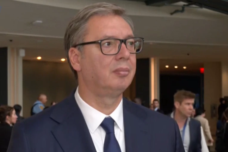 Predsednik Vučić prisustvuje dijalogu o zaštiti prava dece u doba AI koji organizuje Makron