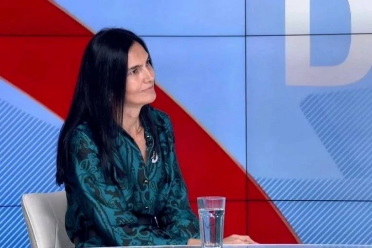 BLOKADERSKI BLAM! Ko je Vera Radović, 50. na Pajtićevoj blokaderskoj listi - služila svakom režimu, a džepove joj puni i Crna Gora!