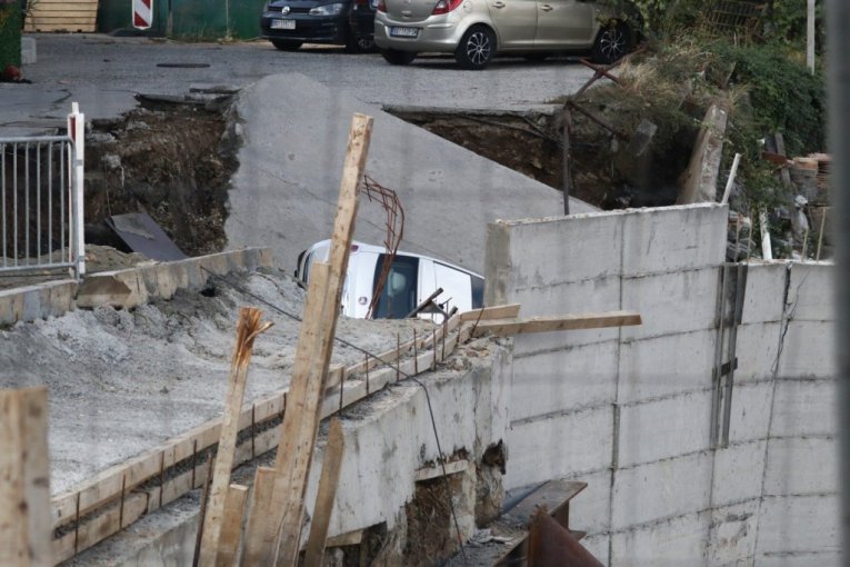 Jutro nakon obrušavanja u Vojvode Vlahovića