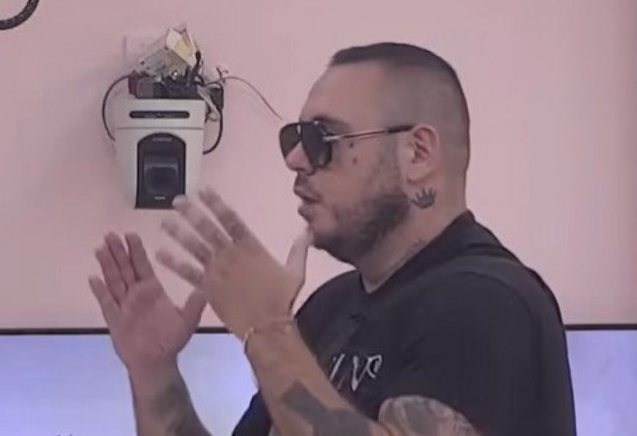 CAR BRUTALNO PONIZIO GASTOZA I DESINGERICU U PROGRAMU UŽIVO! Anđela zanemela od ŠOKA, čeka se rekacija iz spoljnog sveta!