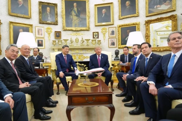 ISTORIJSKI SUSRET DONALDA TRAMPA I SI ĐINPINGA U VAŠINGTONU! U bilateralni sastanak dvojice lidera (FOTO)