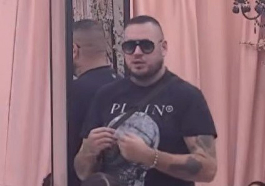 SKANDAL! MALA LEONA DOBIJA BATU ILI SEKU?! Najnovije informacije o Caru i Poršelini ĆE VAS ZAKUCATI ZA EKRAN!
