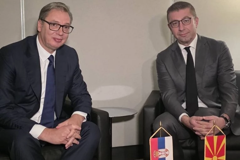 Vučić sa Mickoskim: Srbija želi najbolje odnose sa Severnom Makedonijom (FOTO)