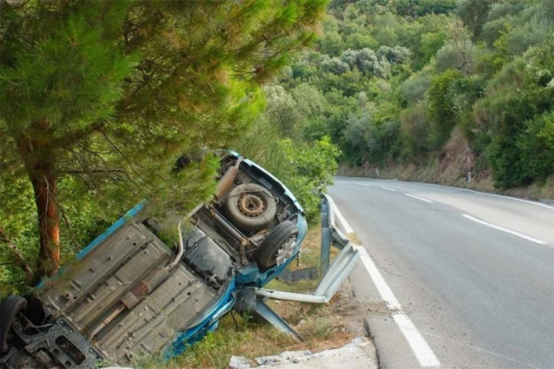 VELIKA TRAGEDIJA NA SVETOJ GORI: Iz provalije izvučen 52-godišnji muškarac bez svesti, lekari nisu uspeli da ga spasu