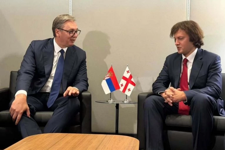 Vučić sa Kobahidzeom o daljem unapređenju saradnje između SRB i Gruzije, razgovarao i sa Karen Pirs (FOTO)