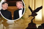 TRAMP SIJU POKLONIO MOĆNOG ORLA! Evo šta predstavlja poklon koji je američki predsednik uručio kineskom lideru na svečanoj večeri (FOTO)