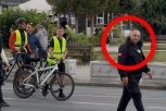 OVO JE STRAŠNO! BLOKADER KRVNIČKI RAZBIJAO SNS ŠTANDOVE! Zoran Sekeruš u jezivom NAPADU SA SEKIROM POVREDIO DVOJE LJUDI! (VIDEO)