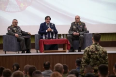 Ministar Gašić razgovarao sa kadetima i učenicima vojnih škola