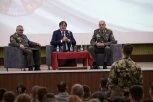 Ministar Gašić razgovarao sa kadetima i učenicima vojnih škola
