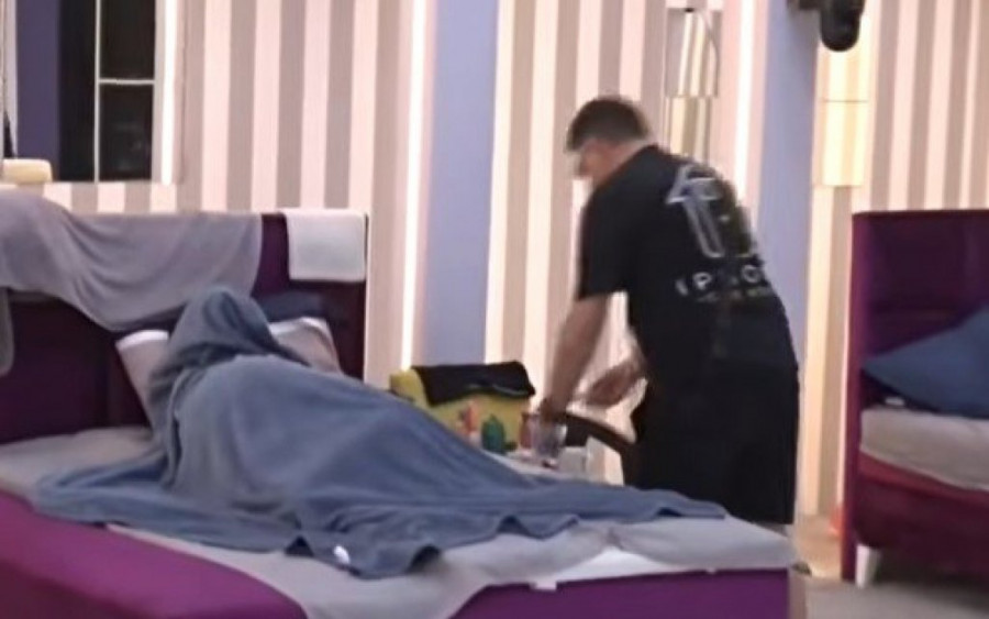RODITELJI MALOG ŽELJKA KULIĆA UHVAĆENI NA GOMILI! Evo kako je našljokana Miljana ODVUKLA Ivana u krevet - SAMO MU NOGE VIRE! (GALERIJA)