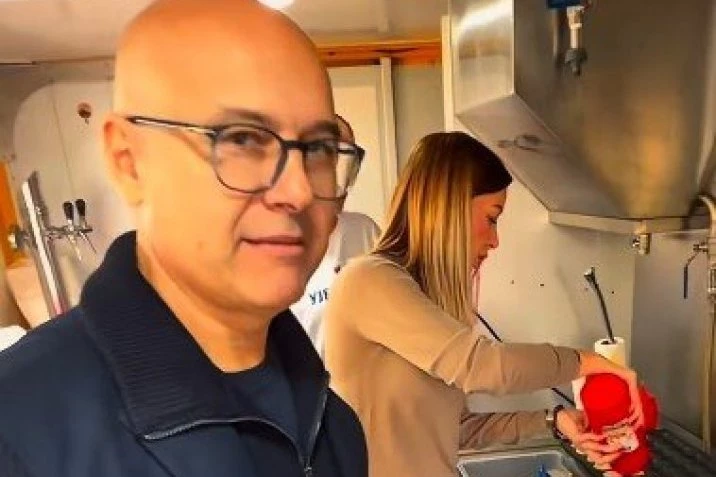 "PROBALI SMO IH I MI, TOP SU!" Vučević objabio nesvakidašnji snimak: Adrijana i ja u borbi sa palačinkama! (VIDEO)