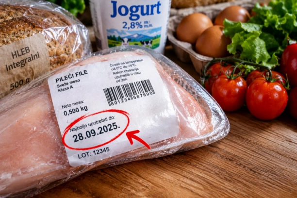 Pogledate datum na ambalaži i odmah bacite hranu? Pravite veliku grešku, a evo šta zapravo znači rok trajanja!