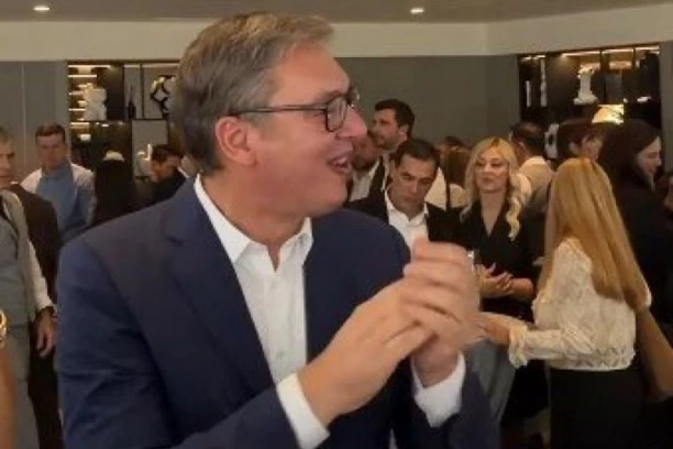 "PEVAĆU IM ISTU PESMU I 25. OKTOBRA UVEČE!" Vučić posvetio ovu pesmu političkim protivnicima! (VIDEO)