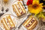 MOSKVA ŠNIT: Čuvena kremasta torta sa višnjama i ananasom koja osvaja sva čula