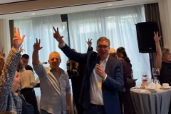"ONI SE STIDE SRPSKOG POZDRAVA, A JA ĆU UVEK DA SE PONOSIM!" Vučić na oproštajnom koktelu u Predsedništvu poslao snažnu poruku! (VIDEO)