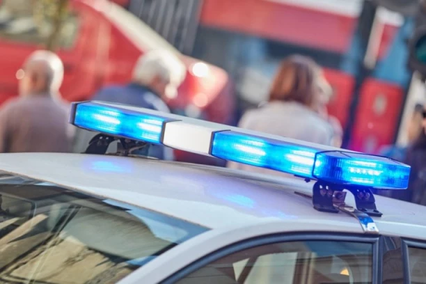 UHAPŠENA DEVOJKA ZBOG PROGANJANJA POLICIJE! Objavljivala podatke rukovodilaca MUP, spremaju se nova privođenja zbog objava na mreži X!