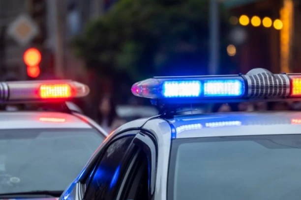 SLAVNI TV KUVAR PRONAĐEN MRTAV! Policija zatekla JEZIVU SCENU NA GROBLJU, detalji ježe do kostiju!