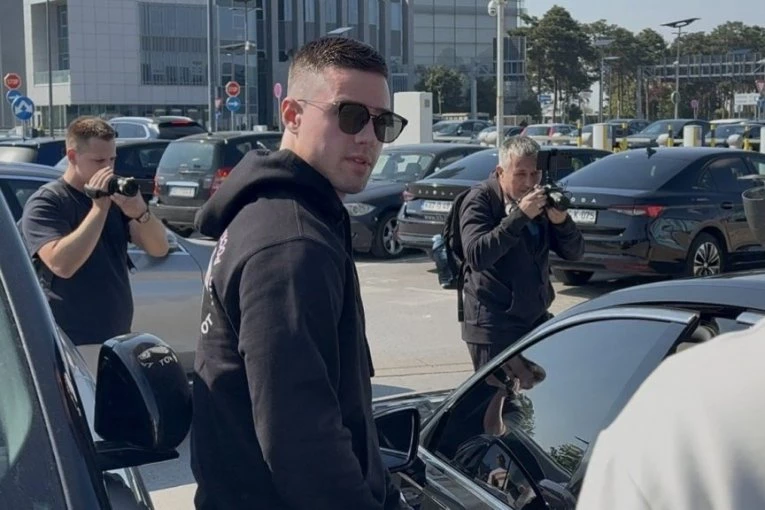 ISPLIVALA ISTINA O KARLEUŠINOM NAVODNOM DEČKU: Njena koleginica saopštila sve detalje! (VIDEO)