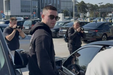 ISPLIVALA ISTINA O KARLEUŠINOM NAVODNOM DEČKU: Njena koleginica saopštila sve detalje! (VIDEO)