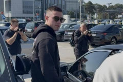 ISPLIVALA ISTINA O KARLEUŠINOM NAVODNOM DEČKU: Njena koleginica saopštila sve detalje! (VIDEO)