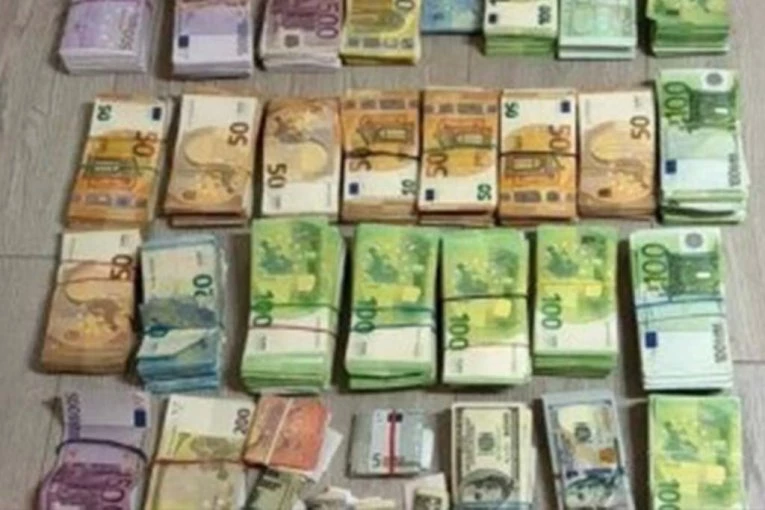 KOD RUSA PRONAĐENO MILION EVRA! "Pali" na aerodromu na Tivtu - ponađen i poligaf! (FOTO)