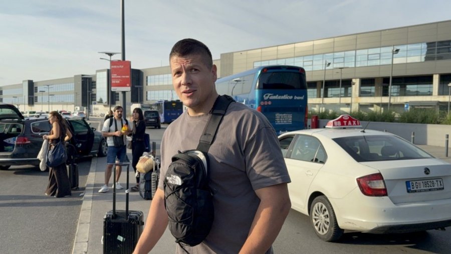 NAKON SCENE SA INDI JELENA RADANOVIĆ STIGLA NA AERODROM! Momentalno skočila na Slobu - PRŠTE VARNICE! (VIDEO)