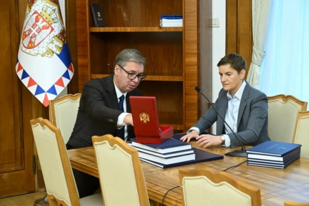 VUČIĆ PREDAO DUŽNOST ANI BRNABIĆ! Ona od danas na čelu Srbije do izbora novog predsednika