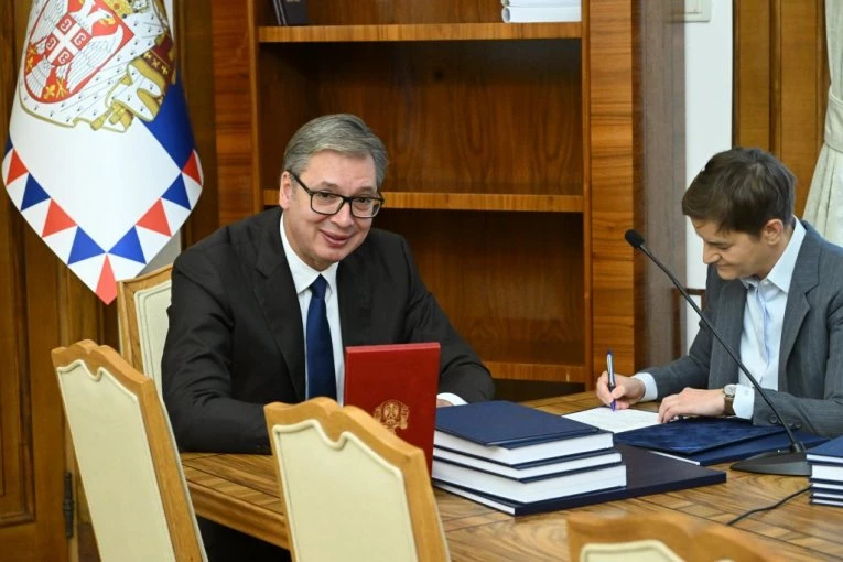 "ČUVAĆU OVO MESTO SVIM SVOJIM BIĆEM!" Brnabić preuzela dužnost od Vučića: Nikada više Srbija neće imati predsednika koji se toliko borio