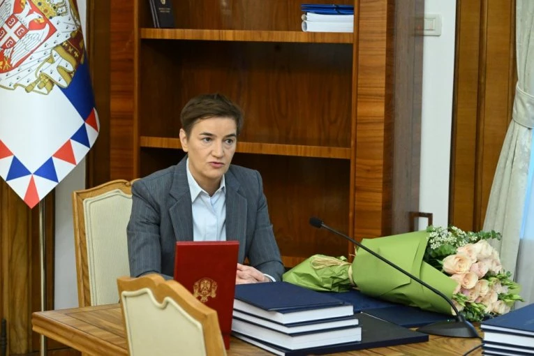 ANA BRNABIĆ RAZMONTIRALA BLOKADERSKI PROGRAM: "Omiljena tačka mi je ona gde ne pominju penzije"