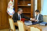 "PREDAO SAM DUŽNOST..." Oglasio se Vučić iz Predsedništva, bliski saradnici ga ispratili u suzama (VIDEO)