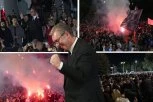 "NISMO SE U FOTELJI RODILI! I BEZ NJE ĆEMO IH POBEDITI"! Vučić se poklonio narodu ispred Predsedništva: Borba tek počinje, IDEMO DA IH POBEDIMO! (FOTO)