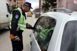 VELIKA AKCIJA POLICIJE U PUNOM JEKU! Stroga kontrola korišćenja mobilnih telefona u vožnji - fokus i na JEDNOJ stvari kod pešaka!