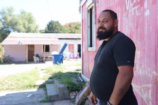 ŽIVOT U KABLARU IZ PRVOG LICA: Bez kupatila, sa dugovima za struju i stalnom borbom za osnovne uslove