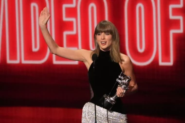 Tejlor Svift postala najnagrađivanija umetnica u istoriji MTV VMA - odala počast Doli Parton! (VIDEO)