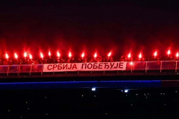 BAKLJE I POVICI "ACO, SRBINE" ODJEKUJU CENTROM NIŠA: Građani poručili , hvala za dva mandata, PODRŠKA ZA MESTO PREMIJERA! (FOTO, VIDEO)