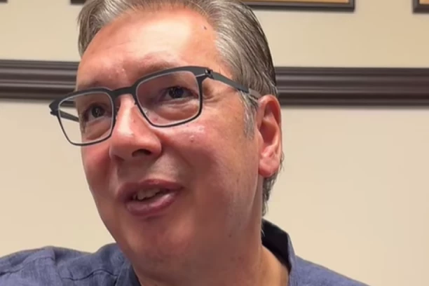 VUČIĆ SE OBRAĆA NA FEJSBUKU I TIKTOKU!