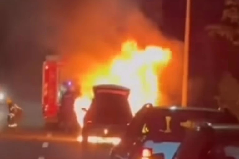 DRAMA KOD ZLATIBORA! Zapalio se automobil na magistrali, vatrogasci-spasioci na terenu (VIDEO)