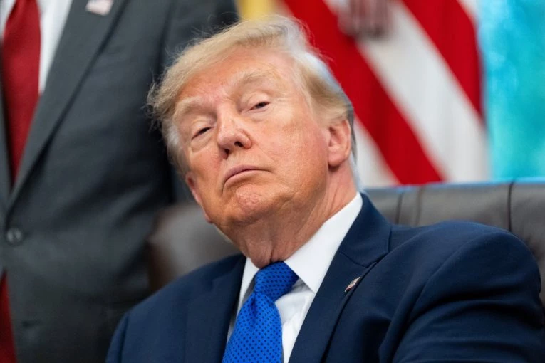 TRAMPOV NOVI RAT: Tri velike medijske kuće kreću u PRAVNU BITKU protiv američkog predsednika nakon što im je ZABRANIO pristup Beloj kući!